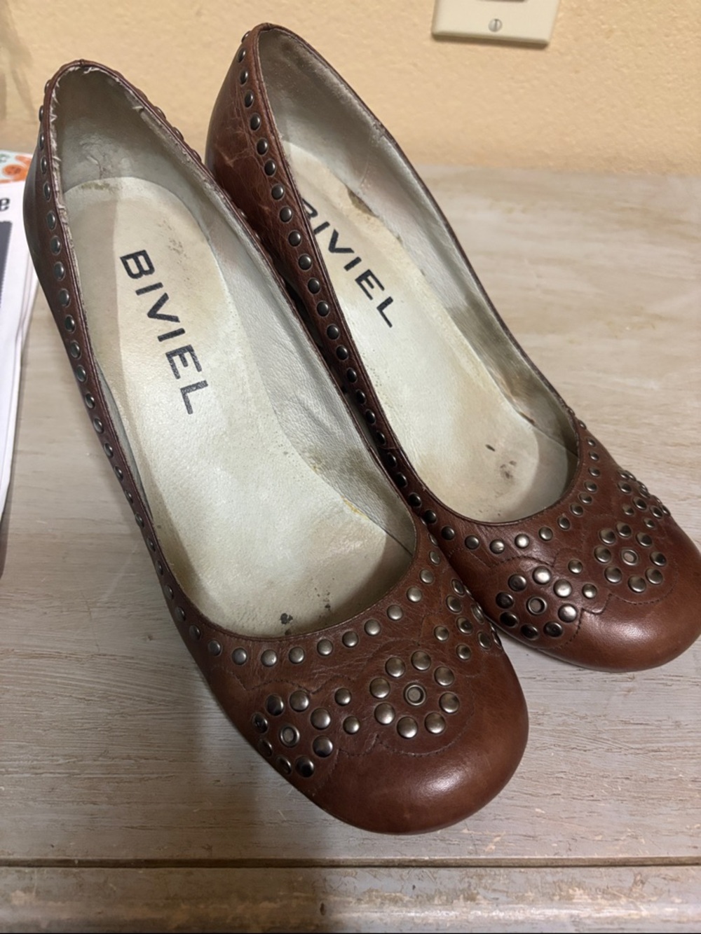 Biviel Brown Studded Leather Round-Toe Heels